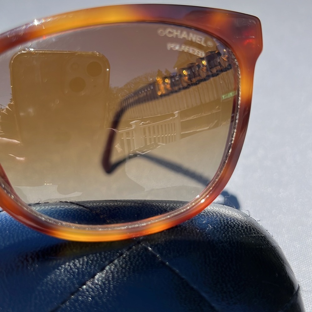 Chanel made in Italy beautiful sunglasses - Picture 4 of 9